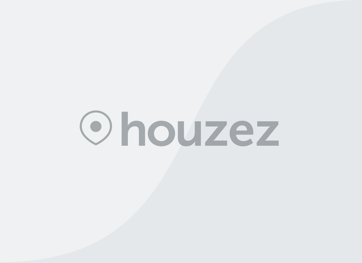 Beautiful Baldwin Harbor Colonial.